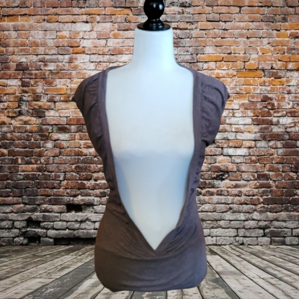 URBAN Behavior Sleeveless Top